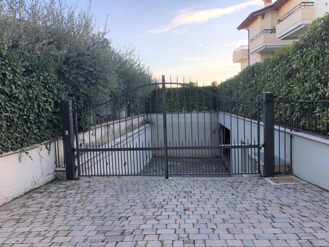 Desenzanoloft Official Partner Marriott Homes & Villas - Bea House, Sirmione With Private Garden And Share Pool Kültér fotó