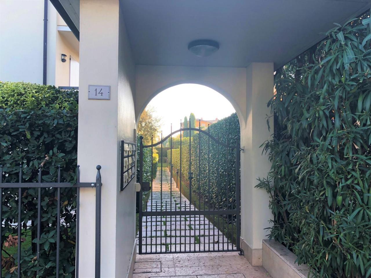 Desenzanoloft Official Partner Marriott Homes & Villas - Bea House, Sirmione With Private Garden And Share Pool Kültér fotó